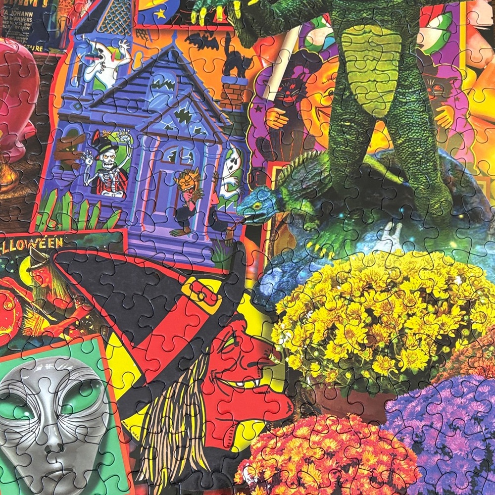 White Mountain Halloween Season 1000-Piece Puzzle - Picture 7 of 9